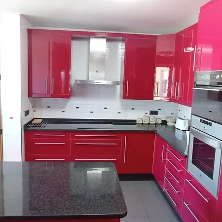 Ensan Ciprian Con Vistas Al Mar