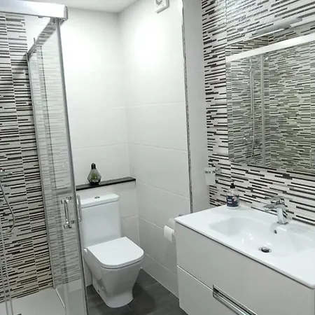 Ensan Ciprian Con Vistas Al Mar 쎄보