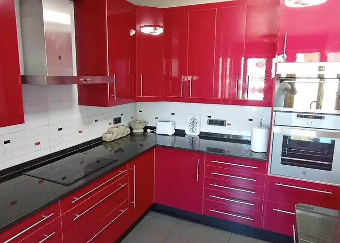 Ensan Ciprian Con Vistas Al Mar *